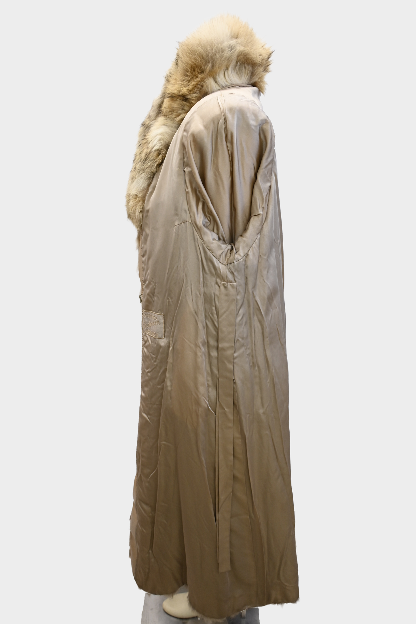 10% OFF - Coyote Full Length Fur Coat