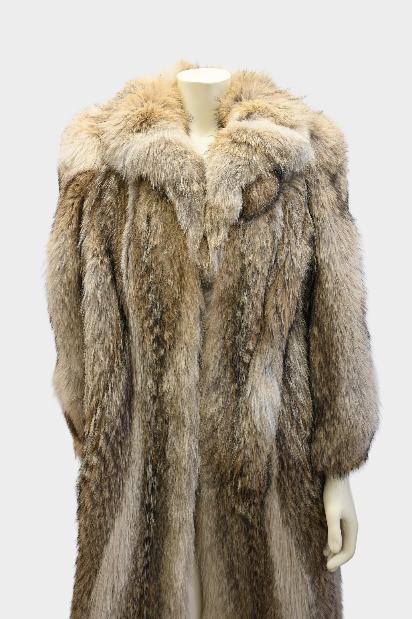 10% OFF - Coyote Full Length Fur Coat