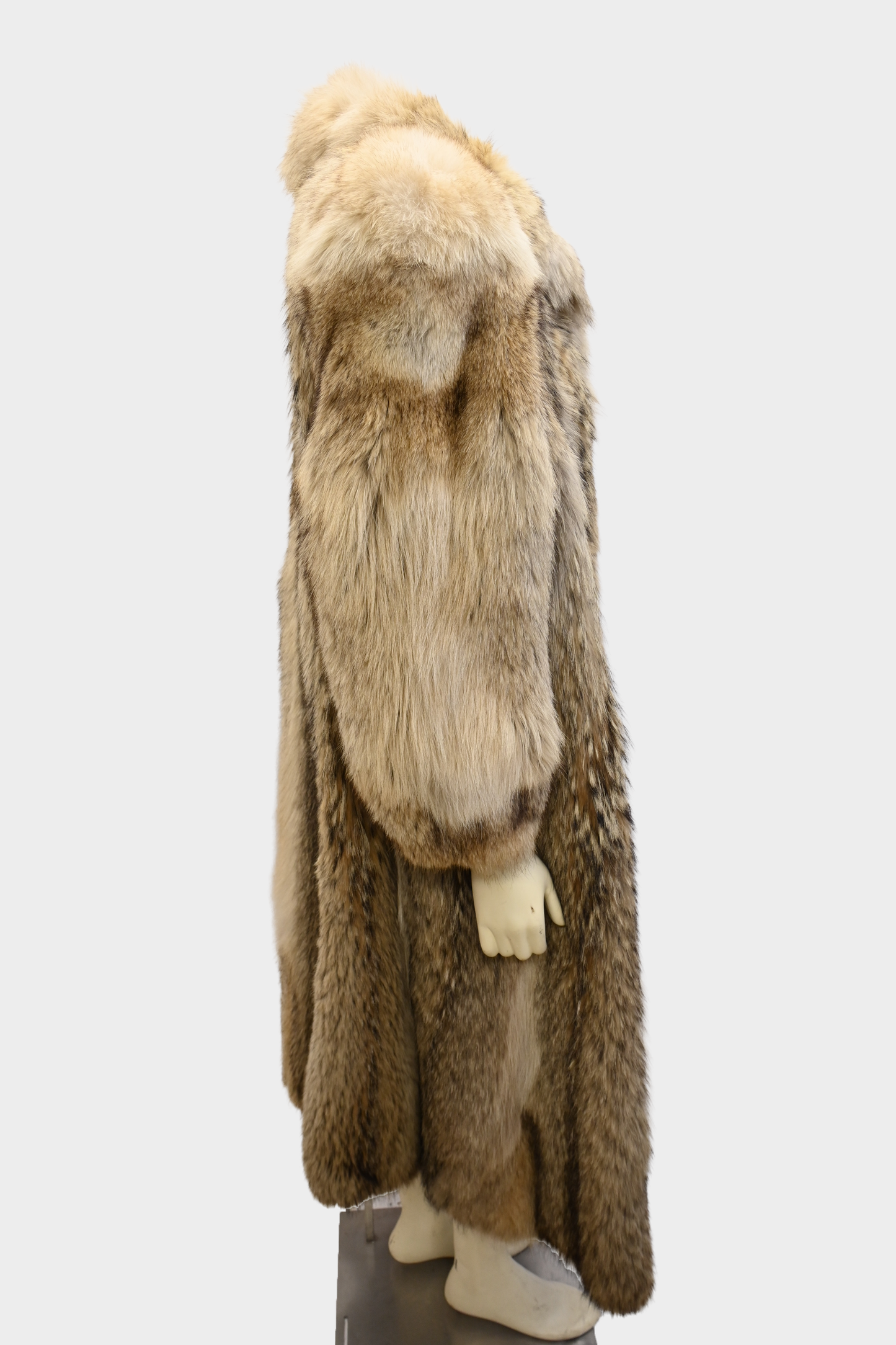 10% OFF - Coyote Full Length Fur Coat