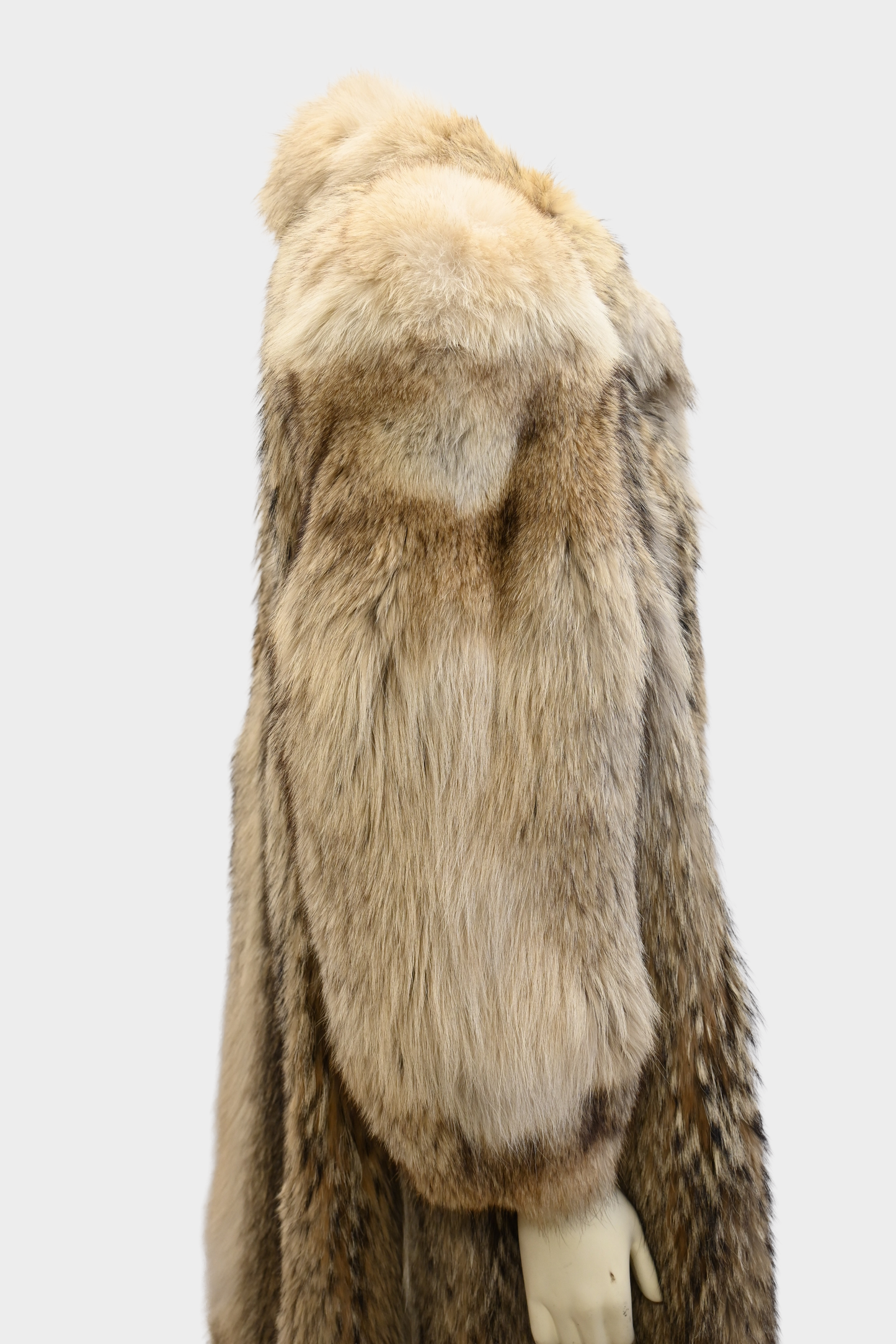10% OFF - Coyote Full Length Fur Coat