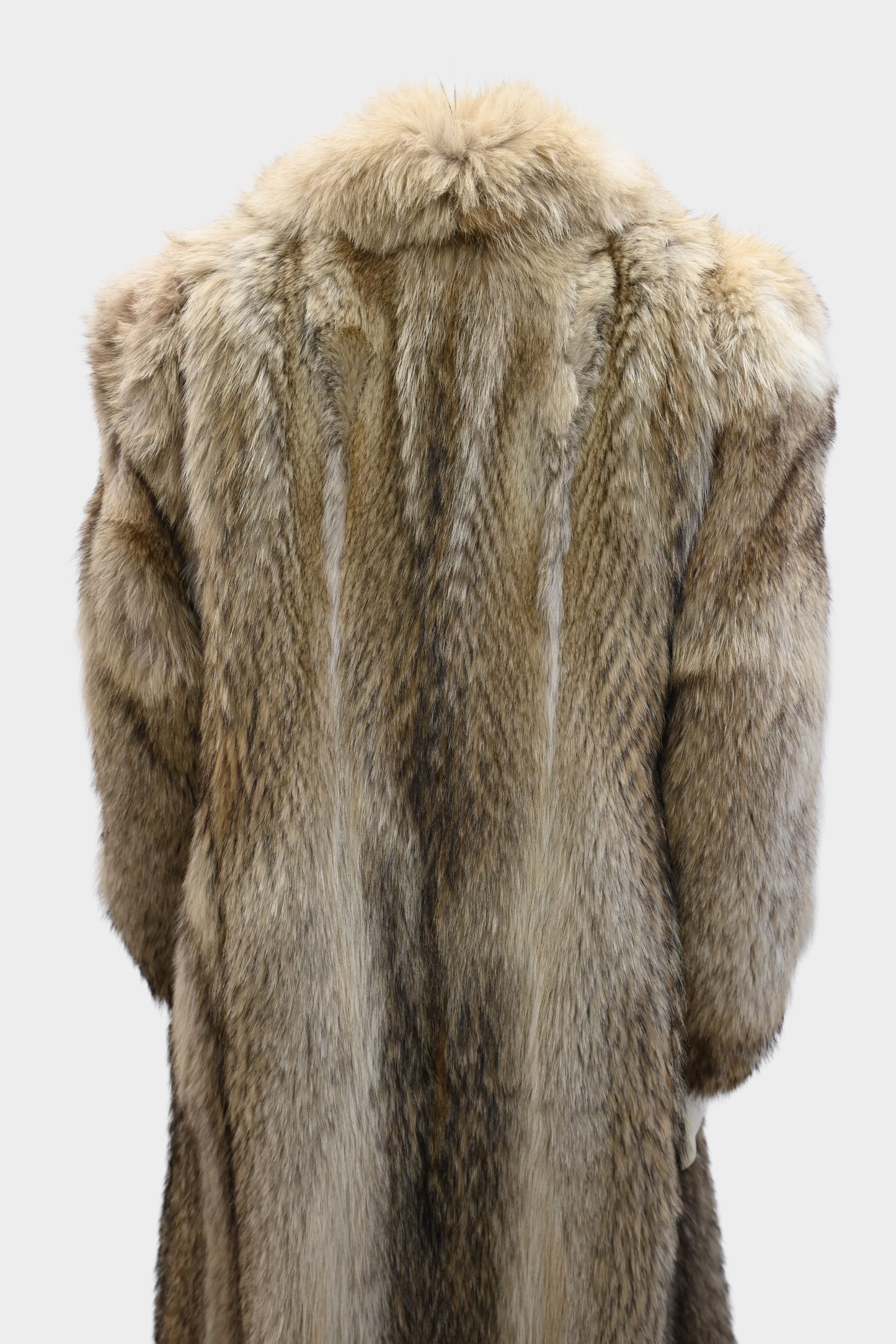 10% OFF - Coyote Full Length Fur Coat
