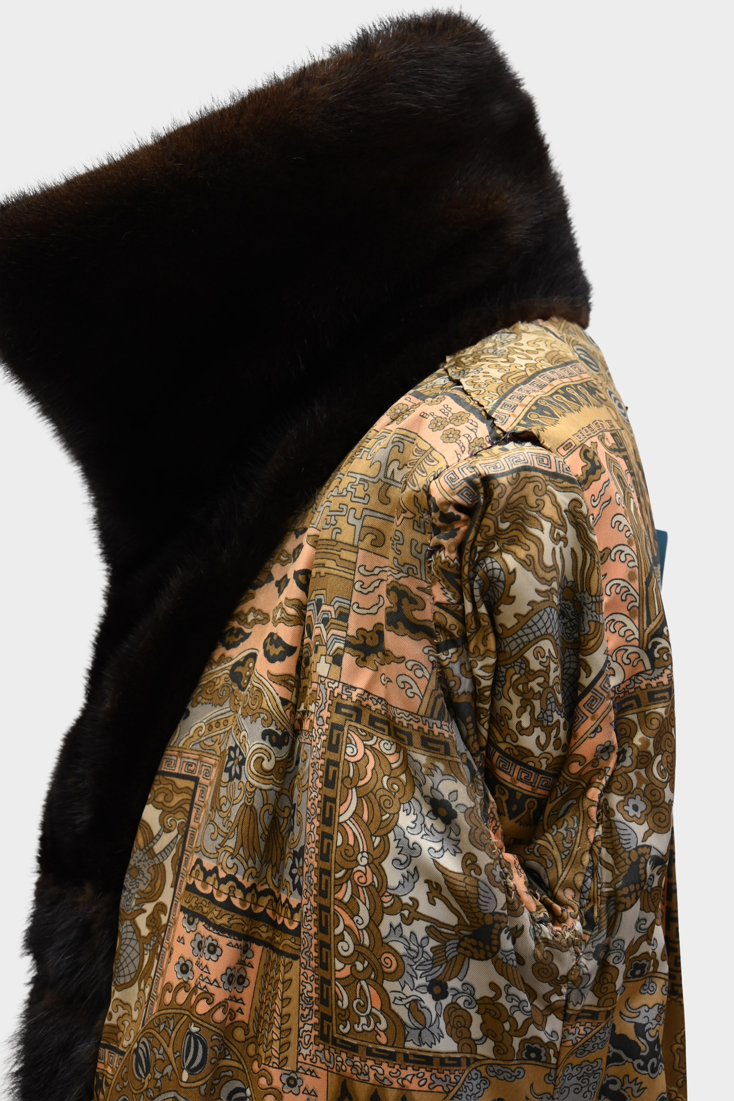 10% OFF - Barthwind Mink Fur Coat with Dramatic Shawl Collar