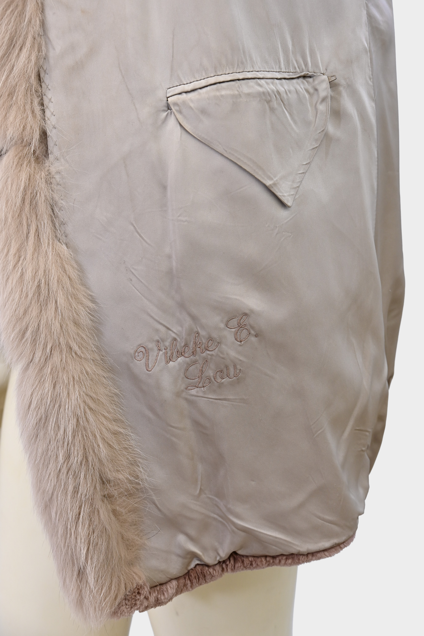 HILLIS Aspen Vail Beaver Jacket with Fox Tuxedo Trim
