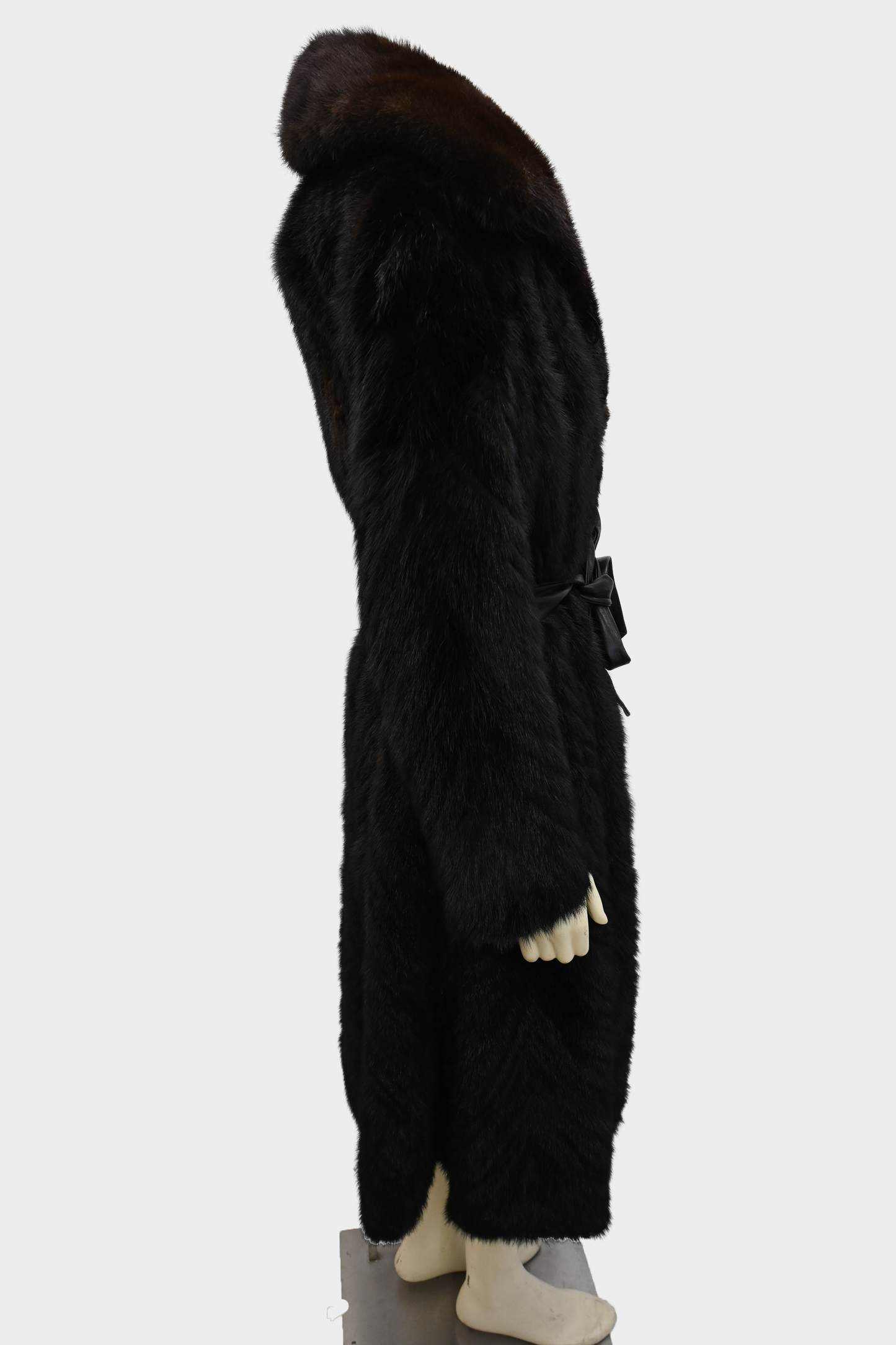 10% OFF - Barthwind Mink Fur Coat with Dramatic Shawl Collar